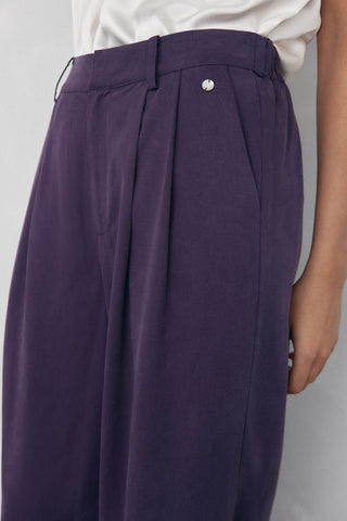 Pantalón Recto con Pinzas Delanteras