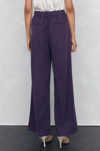 Pantalón Recto con Pinzas Delanteras