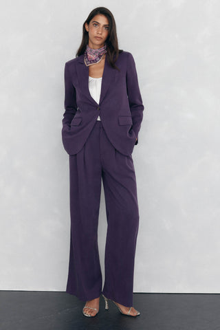 Pantalón Recto con Pinzas Delanteras