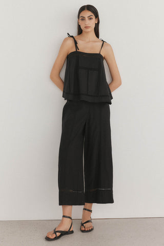 Pantalón Crop con Detalle Bordado