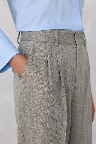 Pantalón Recto con Detalle de Pinzas