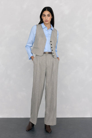 Pantalón Recto con Detalle de Pinzas