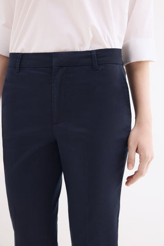 E Pantalon Chino Det Abertura Bajo.
