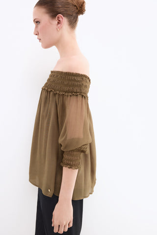 E. Blusa Off Shoulder Goma.