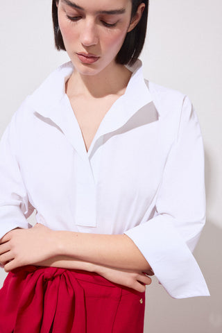 Blusa M/C Popelin Boton Cuerno.