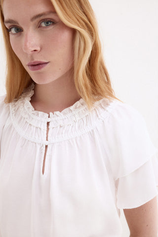 Blusa Satén Lisa Manga Volantes.