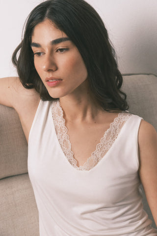 Camiseta de Tirantes Escote V con Encaje