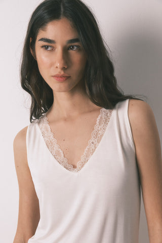 Camiseta de Tirantes Escote V con Encaje