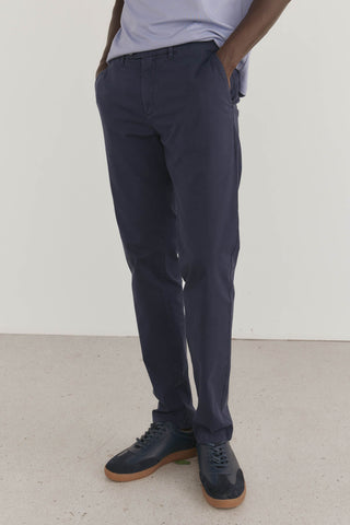 Pantalón Slim Fit con Bolsillos