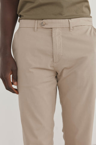 Pantalón Slim Fit con Bolsillos