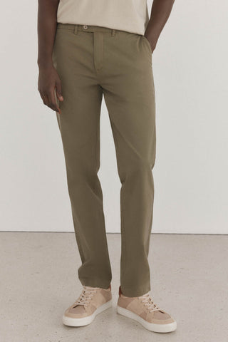 Pantalón Slim Fit con Bolsillos