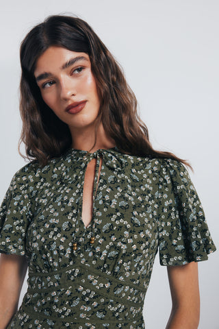 Vestido con Abertura en Escote Estampado Floral