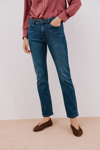 Jeans Recto Talle Medio con Bolsillos