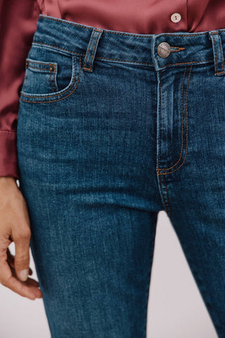 Jeans Recto Talle Medio con Bolsillos