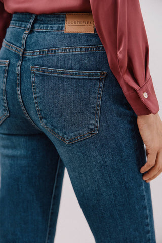 Jeans Recto Talle Medio con Bolsillos