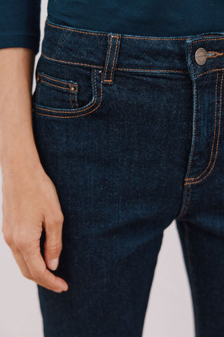 Jeans Recto Talle Medio con Bolsillos