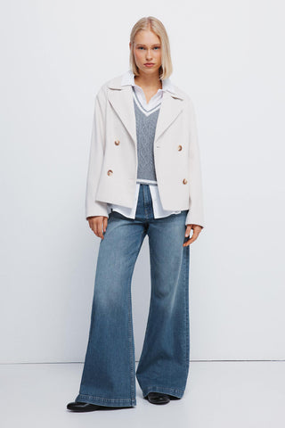 Abrigo Corto Doble Botonadura con Bolsillos