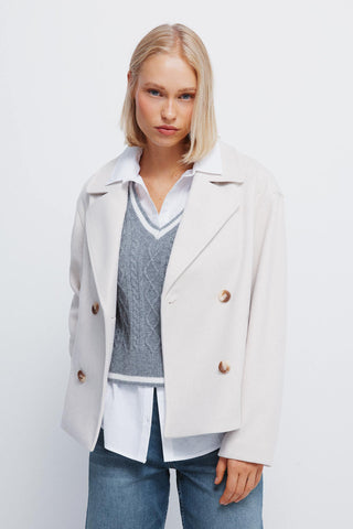 Abrigo Corto Doble Botonadura con Bolsillos