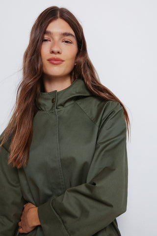 Chaqueta Larga con Detalle Bolsillos