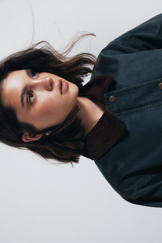 Chaqueta Corta con Cuello en Contraste