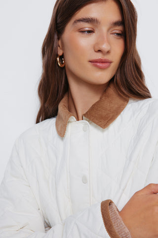 Chaqueta  Corta Acolchada con Cuello Pana