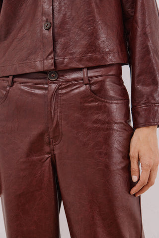 Pantalón Efecto Piel con Bolsillos