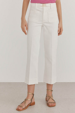Jeans Cropped con Detalle Cinturón