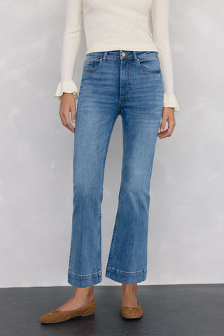 Jeans Flare Push Up con Bolsillos