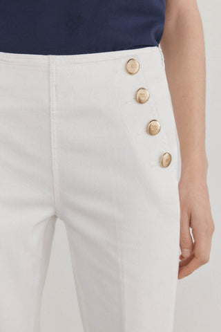 Jeans Flare con Detalle de Botones