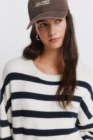 Gorra con Detalle Bordado