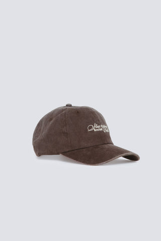 Gorra con Detalle Bordado