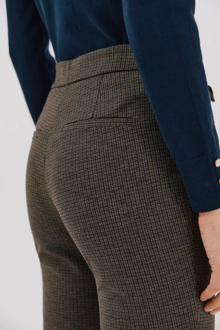 Pantalón Recto con Botones Metálicos