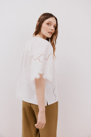 Blusa Manga Corta con Detalles Bordados