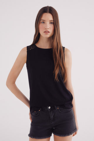 Camiseta sin Mangas con Detalle de Crochet