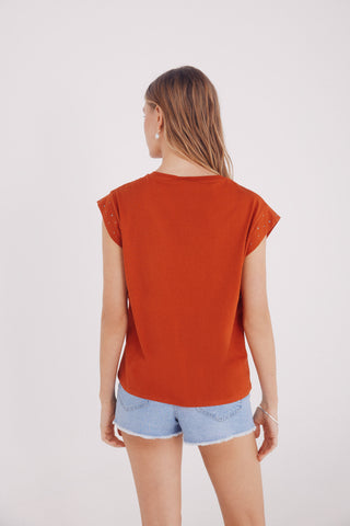 Camiseta Manga Corta con Tachuelas