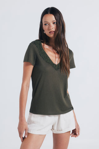 Camiseta Manga Corta con Detalle Crochet