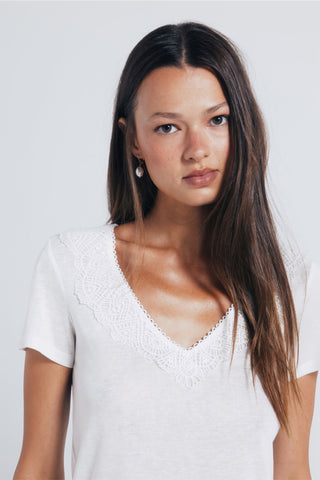 Camiseta Manga Corta con Detalle Crochet