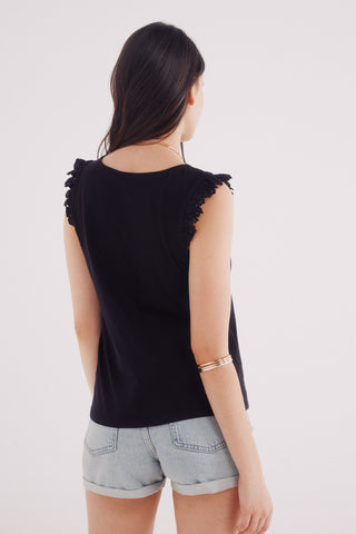 Camiseta con Volantes de Crochet