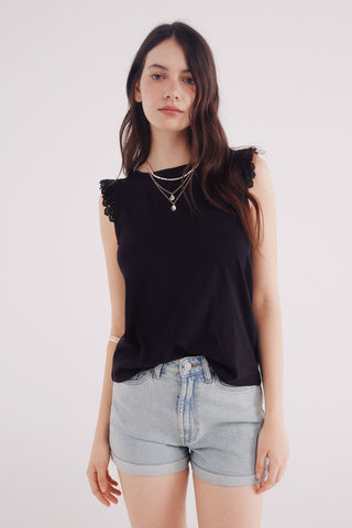 Camiseta con Volantes de Crochet