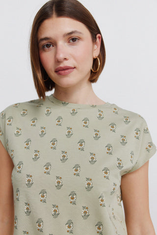 S/S Ruffled Sleeve T-Shirt.