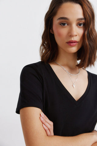 S/S V-Neck Basic T-Shirt.