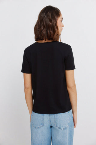 S/S V-Neck Basic T-Shirt.