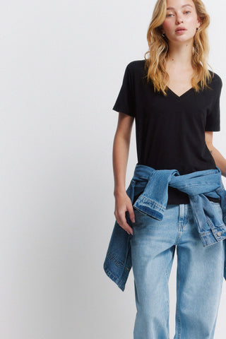 S/S V-Neck Basic T-Shirt.
