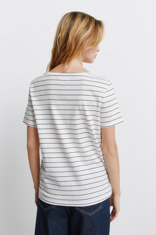 S/S V-Neck Basic T-Shirt.