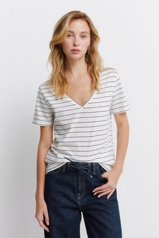 S/S V-Neck Basic T-Shirt.