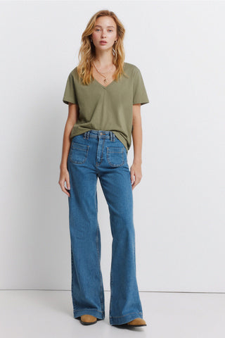 S/S V-Neck Basic T-Shirt.