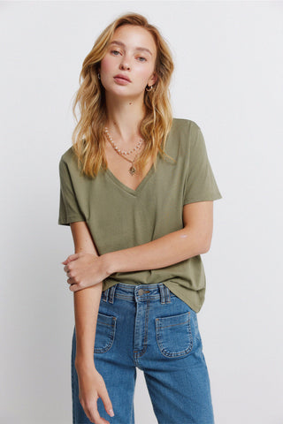 S/S V-Neck Basic T-Shirt.