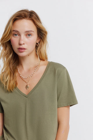 S/S V-Neck Basic T-Shirt.
