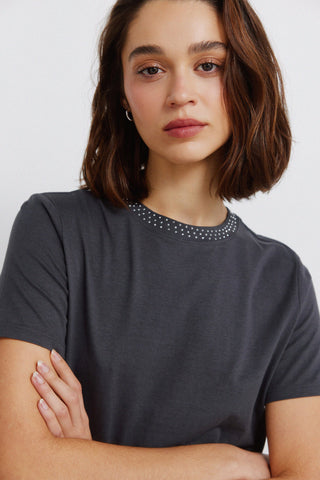 S/S Stud Collar T-Shirt.
