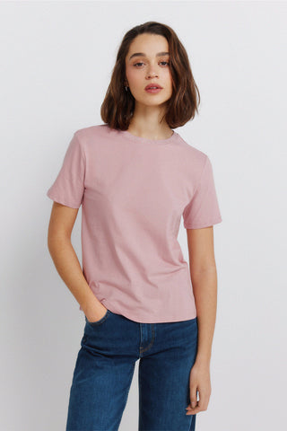 S/S Stud Collar T-Shirt.